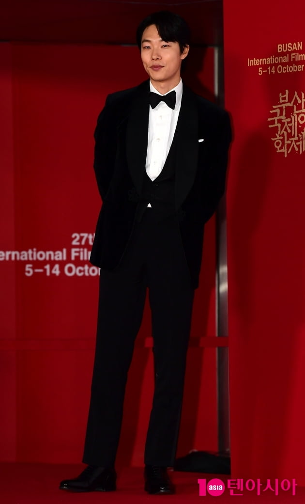 [TEN 포토] 류준열 '전여빈 잘 찍고 있나?'(27th BIFF)