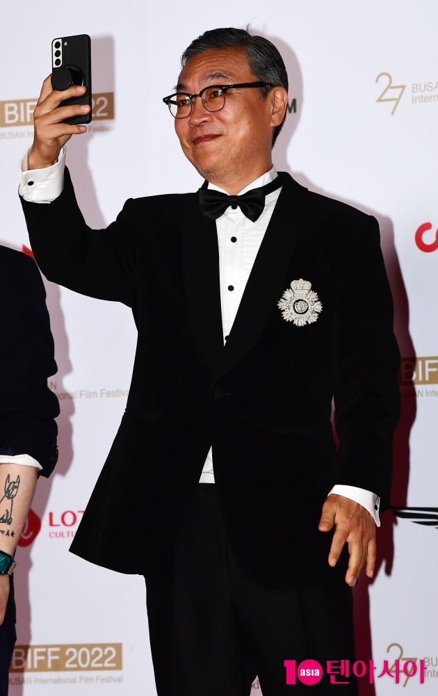 [TEN 포토] 김의성 '이건 꼭 찍어야지'(27th BIFF)