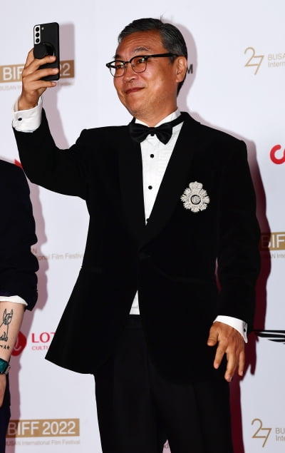 [TEN 포토] 김의성 '이건 꼭 찍어야지'(27th BIFF)