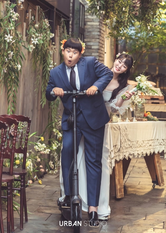 김수영, 8살 연하와 11월 결혼…개그 분장한 웨딩 화보 공개