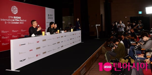 [TEN 포토] 양조위 '뜨거운 취재열기'