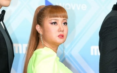 '19금 섹드립' 내려놓은 박나래, 흔들린 입지에 '먹방'에만 집중[TEN피플]