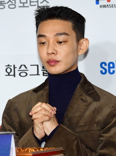[TEN 포토] 유아인 '떨리는 핸드프린팅'