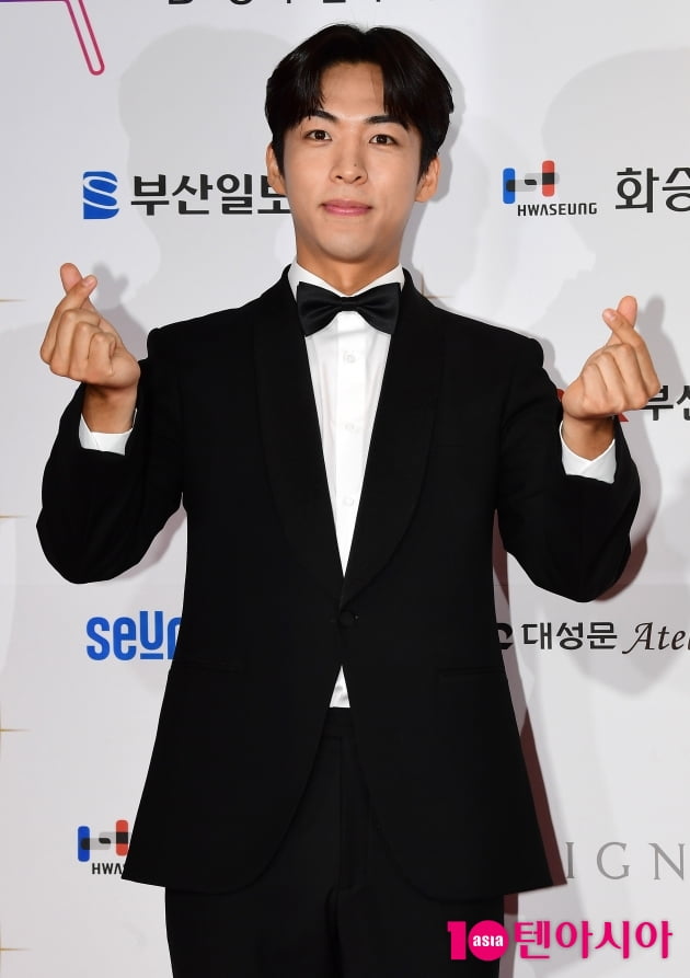 [TEN 포토] 주종혁 '대세남의 하트'