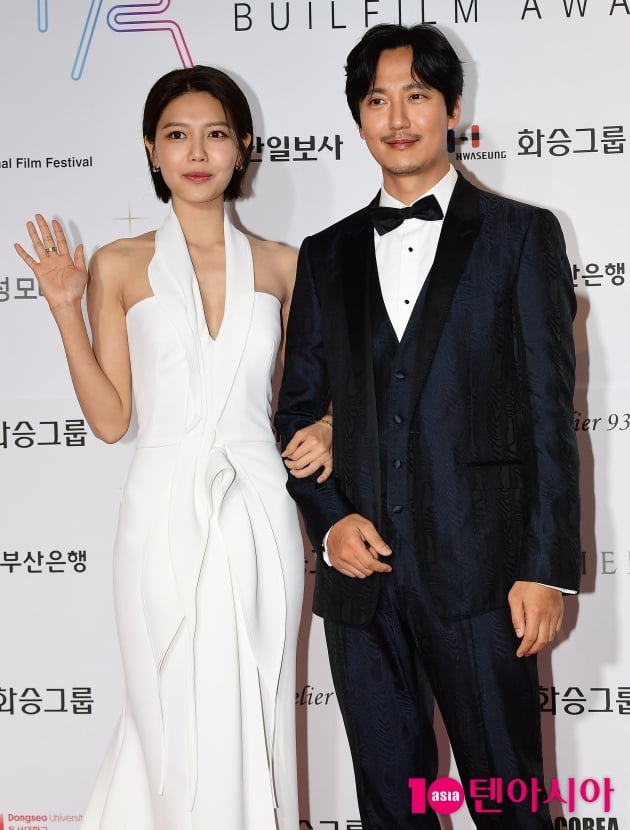 [TEN 포토] 최수영-김남길 '돋보이는 선남선녀'