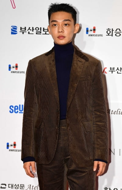 [TEN 포토] 유아인 '시크하게'