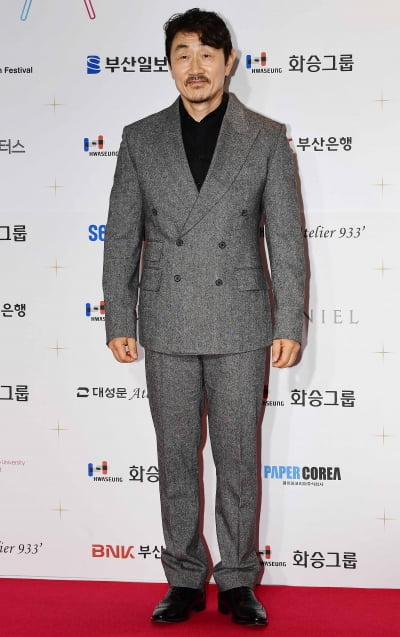 [TEN 포토] 허준호 '멋진 꽃중년'