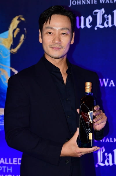 [TEN 포토] 박해수 '사인 마저 멋짐'