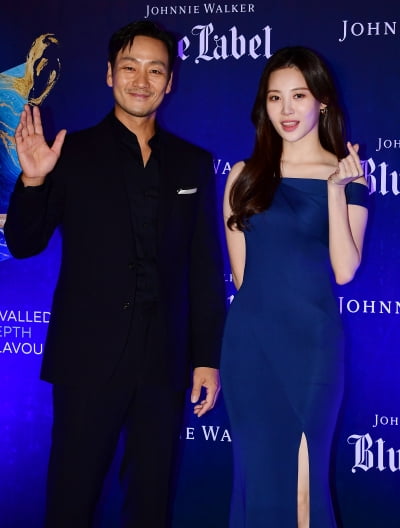 [TEN 포토] 박해수-유라 '눈부신 투 샷'
