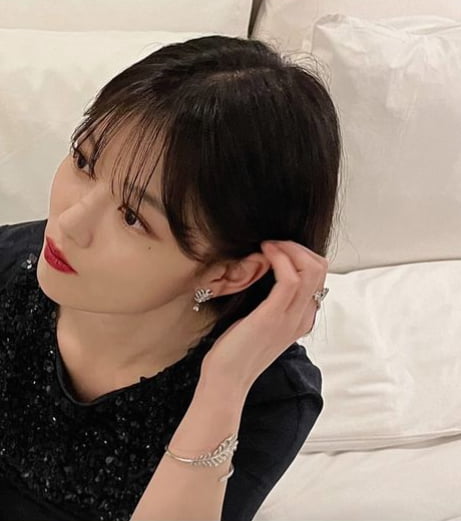 '샤넬 드레스' 입은 19년차 여배우, 김유정의 수려한 미모[TEN★]