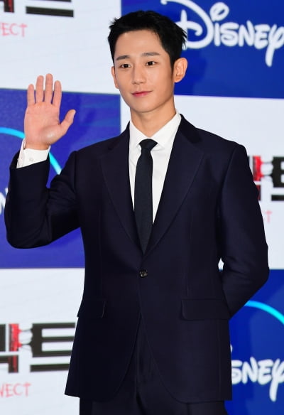[TEN 포토] 정해인 '훈내 진동하는 외모'