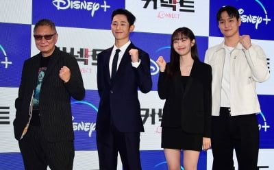 [TEN 포토] 미이케 타카시 감독-정해인-김혜준-고경표 '힘찬 '커넥트' 파이팅!'