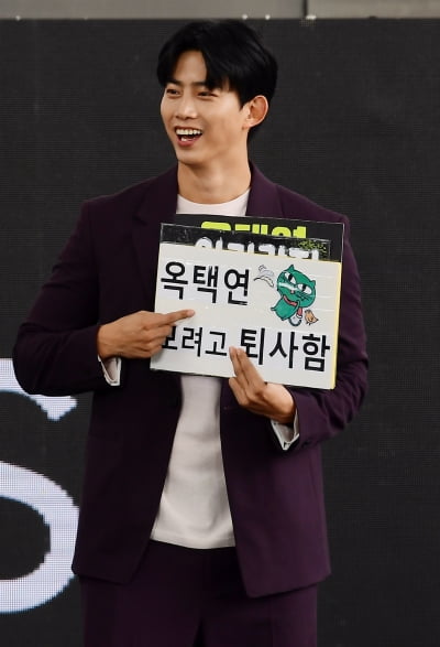 [TEN 포토] 옥택연 '와우 놀라운 팬사랑에 감동?'