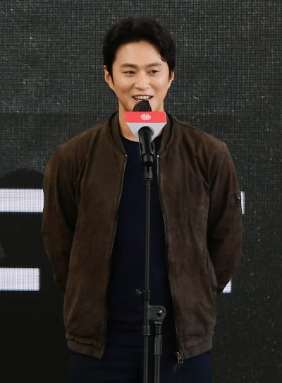 [TEN 포토] 김성규 '2년전에 한산 부산에서 찍었는데'