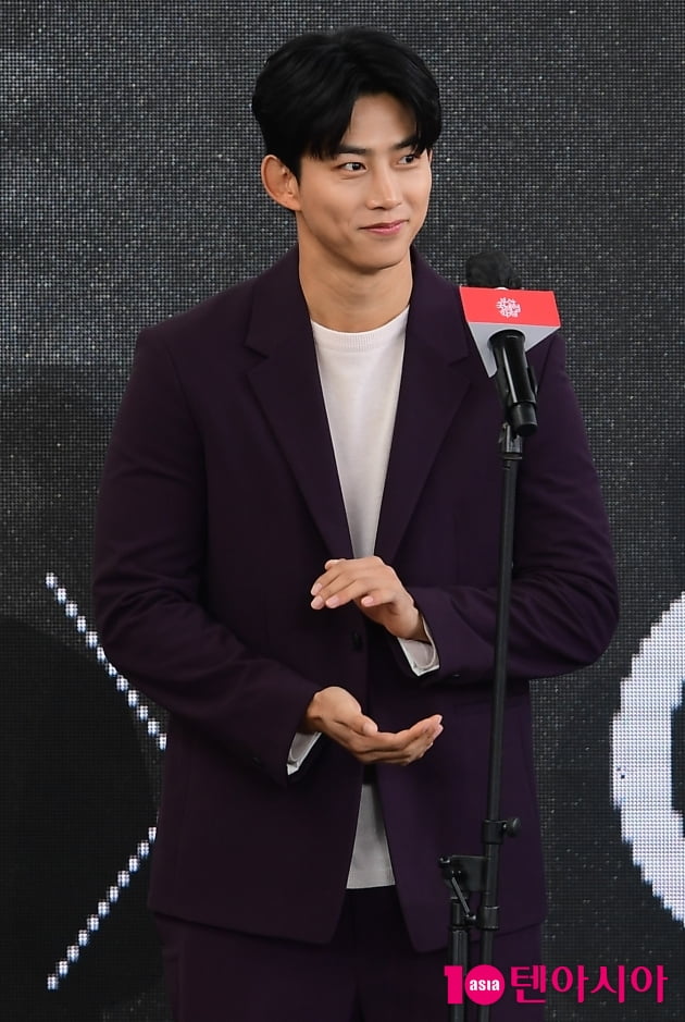 [TEN 포토] 옥택연 '바라보면 심쿵'