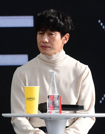 [TEN 포토] 신하균 '욘더로 인사드려요'