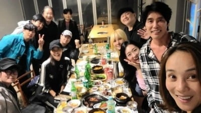 '24세 연하♥' 최성국, '불청' 멤버 총출동한 청첩장 모임…"너무 좋아해"[TEN★]
