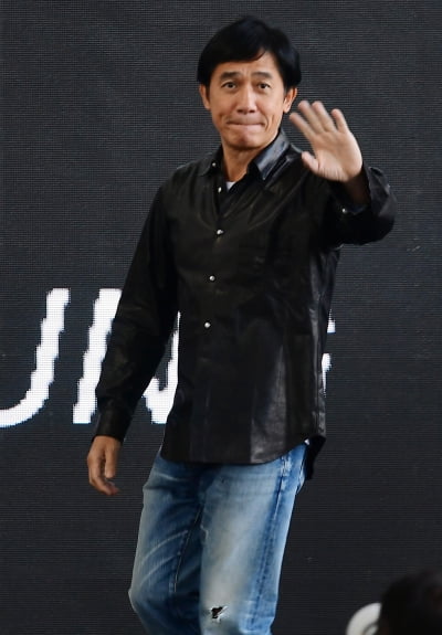 [TEN 포토] 양조위 '함성에 수줍은 인사'[27th BIFF]