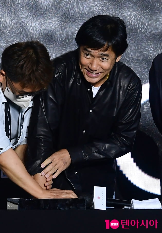 [TEN 포토] 양조위 '핸드프린팅에 힘을...'[27th BIFF]