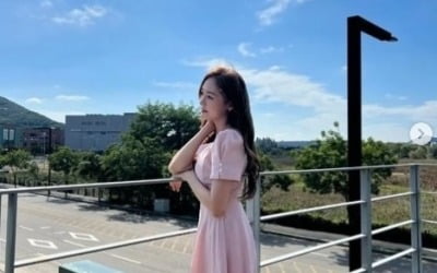 성유리, 여신이 강림했네…분홍 원피스 입고 '청순美' 가득[TEN★]