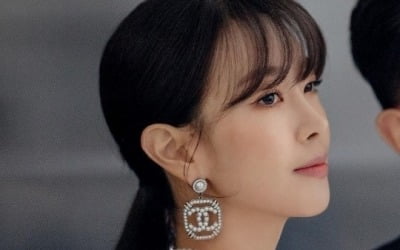 '결혼' 고원희, 파격 가슴 푹 파인 웨딩 드레스…럭셔리 '끝판왕'[TEN★]