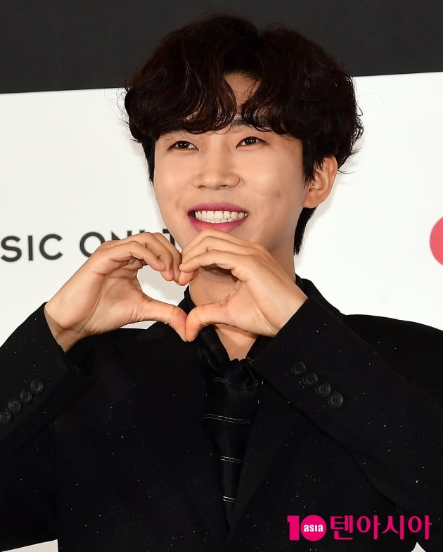 [TEN 포토] 임영웅 '뽀글이 머리도 찰떡'