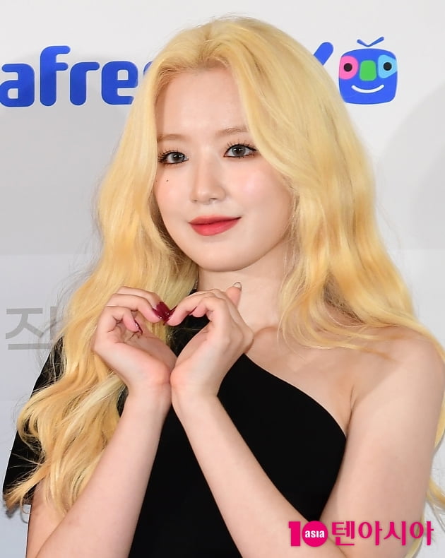 [TEN 포토] 여자아이들 슈화 '러블리한 하트'