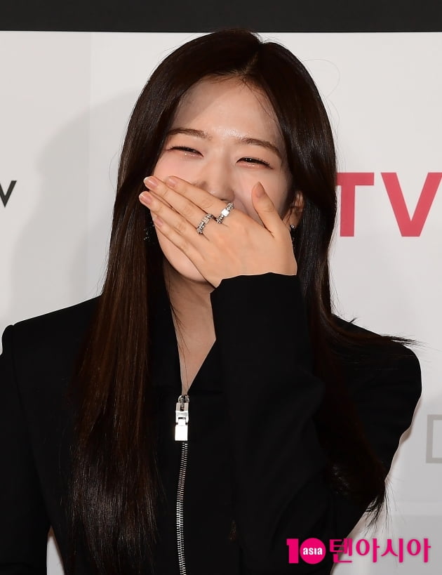 [TEN 포토] 아이브 안유진 '빵 터졌어요'