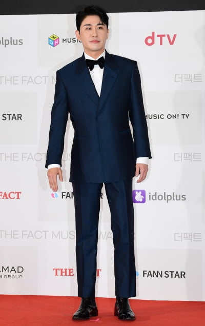 [TEN 포토] 영탁 '멋진 슈트핏'