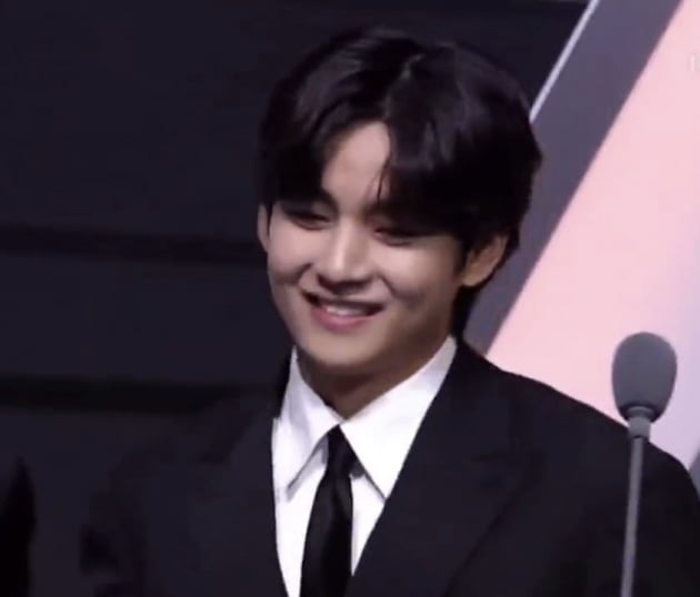 방탄소년단 뷔, TMA서 '더팩트 뷔' 레전드 미모 경신..모든 것이 완벽