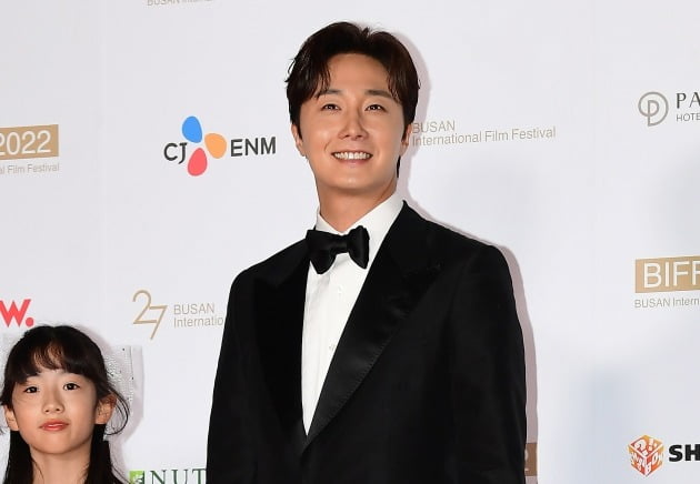 '파격적 도전' 정일우, 집처럼 편한 휴게소서 '소떡소떡' 못 잃은 이유[27th BIFF]
