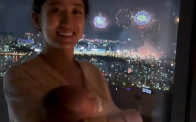 '치과의사♥' 전혜빈, '한강뷰' 산후조리원 명당서 '생후 9일' 아들과 불꽃놀이 [TEN★]