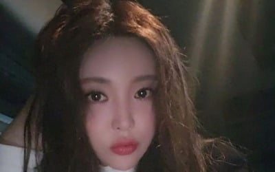 홍진영, 젖은 머리로 '섹시美'…자숙 후 달라진 분위기[TEN★]
