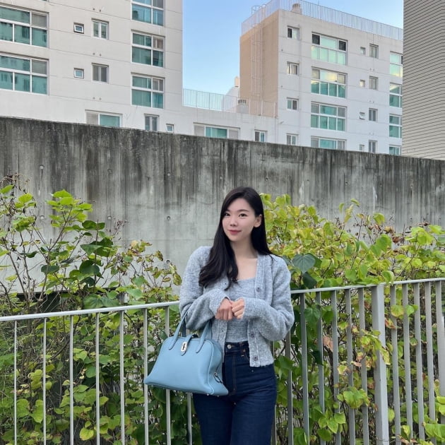 '윤남기♥' 이다은, 가디건만 19만원짜리…많이 아쉽나봐 "천천히 가렴" 가을 만끽[TEN★]