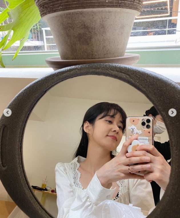 '6세 연하♥' 장나라, 결혼후 물오른 미모...나이가 믿기지 않는 미모[TEN★]