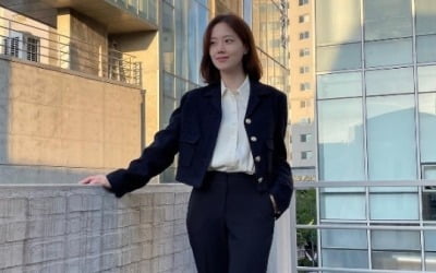 문채원, 여전한 미모로 근황…베일 듯한 턱선+S라인 몸매[TEN★]