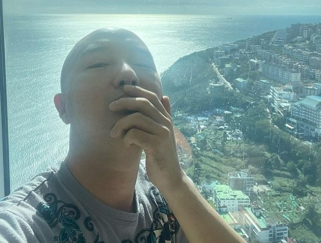 홍석천, BIFF 초대 못 받았지만…"배우들이 묵는다는 호텔서 배우놀이"[TEN★]