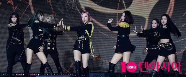 [TEN 포토] 드림캐쳐 '단계적으로 성장하는 엘리베이터돌'