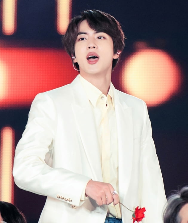 방탄소년단 진, 샤잠 '글로벌 주간 톱10' K팝 최초·최장 11주 1위