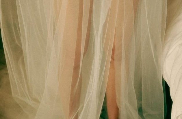 '10살 연하 케빈오와 결혼' 공효진, 시스루 웨딩드레스 자태…"one and only"[TEN★]