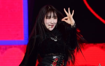 [TEN 포토] 이채연 "데뷔 늦어진것 같아서 아쉬웠다"