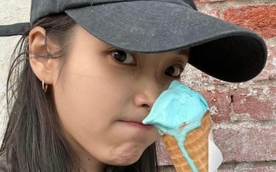 아이유, 저장 부르는 심쿵 근황…"열 장 꽉꽉"[TEN★]