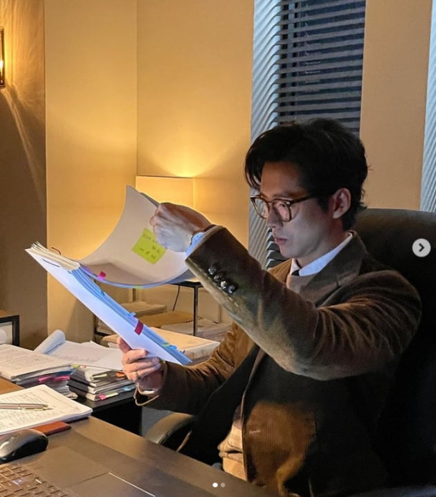 진아름♥남궁민, 새신랑 웃음이 한 가득...천 원짜리 변호사 촬영장[TEN★]