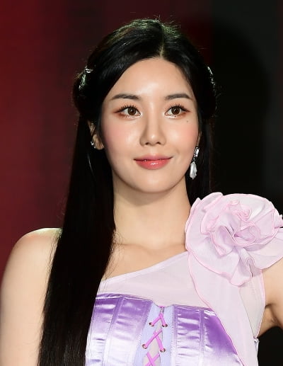 [TEN 포토] 권은비 '인형과 붕어빵'