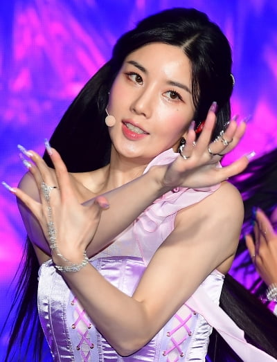[TEN 포토] 권은비 '자체발광 꽃미모'