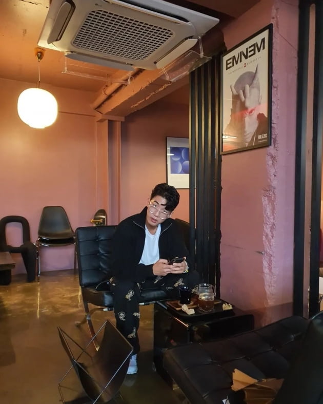 "내 눈빛 받아" 한정민, ♥조예영에 이태원 한복판서 또 고백…애교 넘치는 연하남[TEN★]