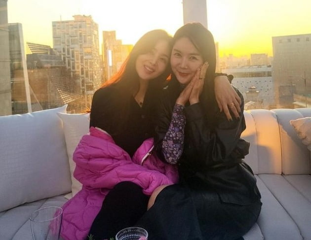 '한재석♥' 박솔미, 병원장 사모님 장영란과 루프톱서 즐긴 노을 "폭포가 어마어마"[TEN★]