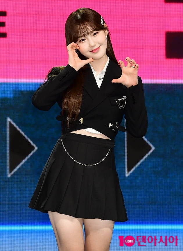 [TEN 포토] 캐플러 김채현 '러블리 하트 강아지'
