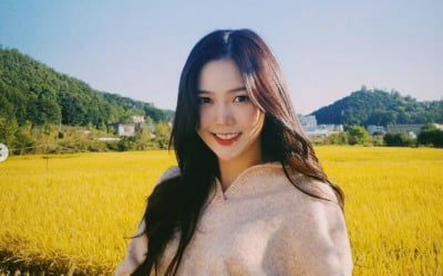 오마이걸 효정, '여친짤의 정석'…가을 여신이네[TEN★]
