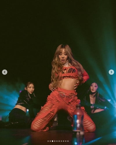 제시, 런던 접수한 센언니...의상에 구멍이 송송송[TEN★]